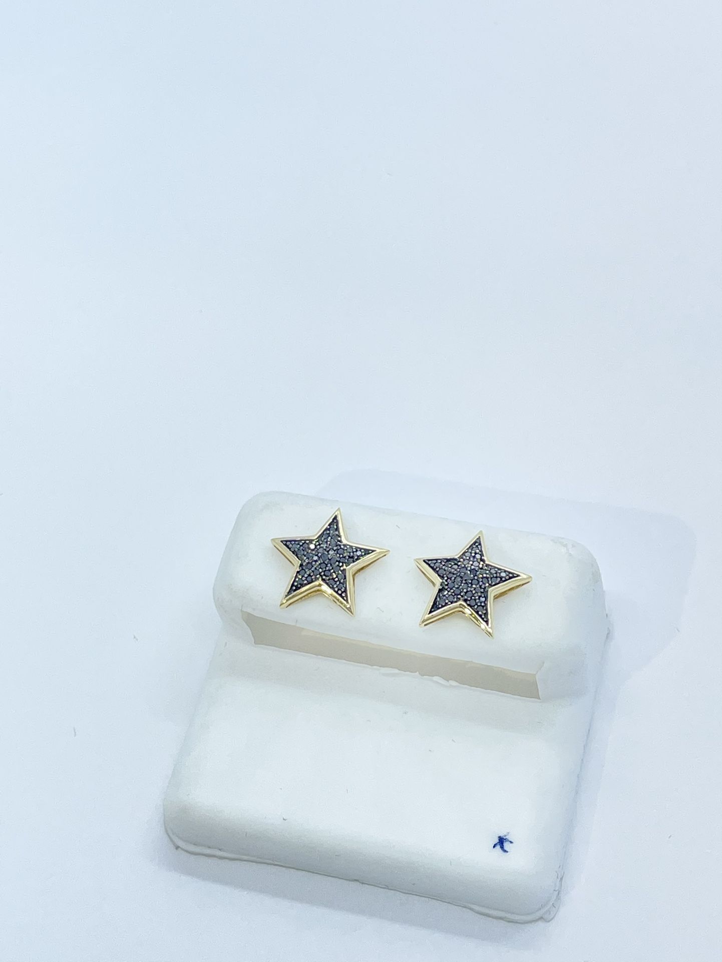New 10k Solid Gold Star Diamond Earrings