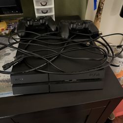 PS4 WITH EVERYTHING ‼️‼️‼️‼️ ALL CORDS + EXTRA CONTROLLER‼️‼️‼️ TONS OF GAMES TOO