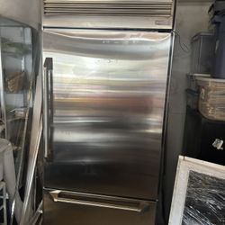 Refrigerator subzero monogram