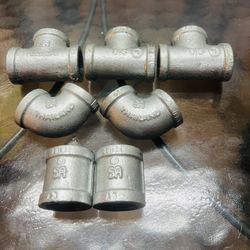 7pcs Of Assorted Galvanized Malleable Iron Pipe Fittings In Sizes 3/4inches