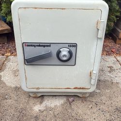Sentry Safeguard 1330 Fireproof Safe
