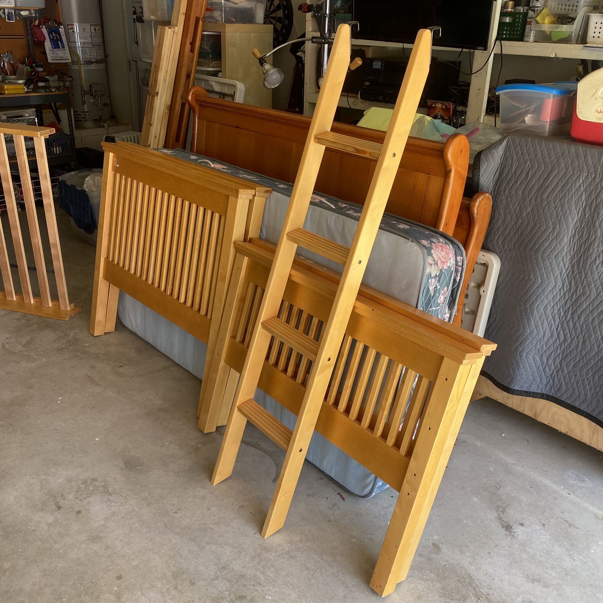 Twin Bunk Beds ( Or 2 Twin Beds)
