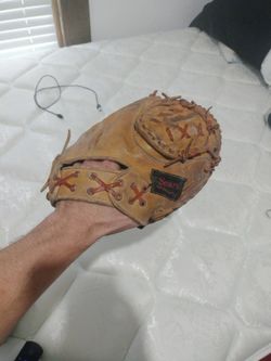 Vintage 1686 Sears, Roebuck And Co. Right Handed Catchers Mitt