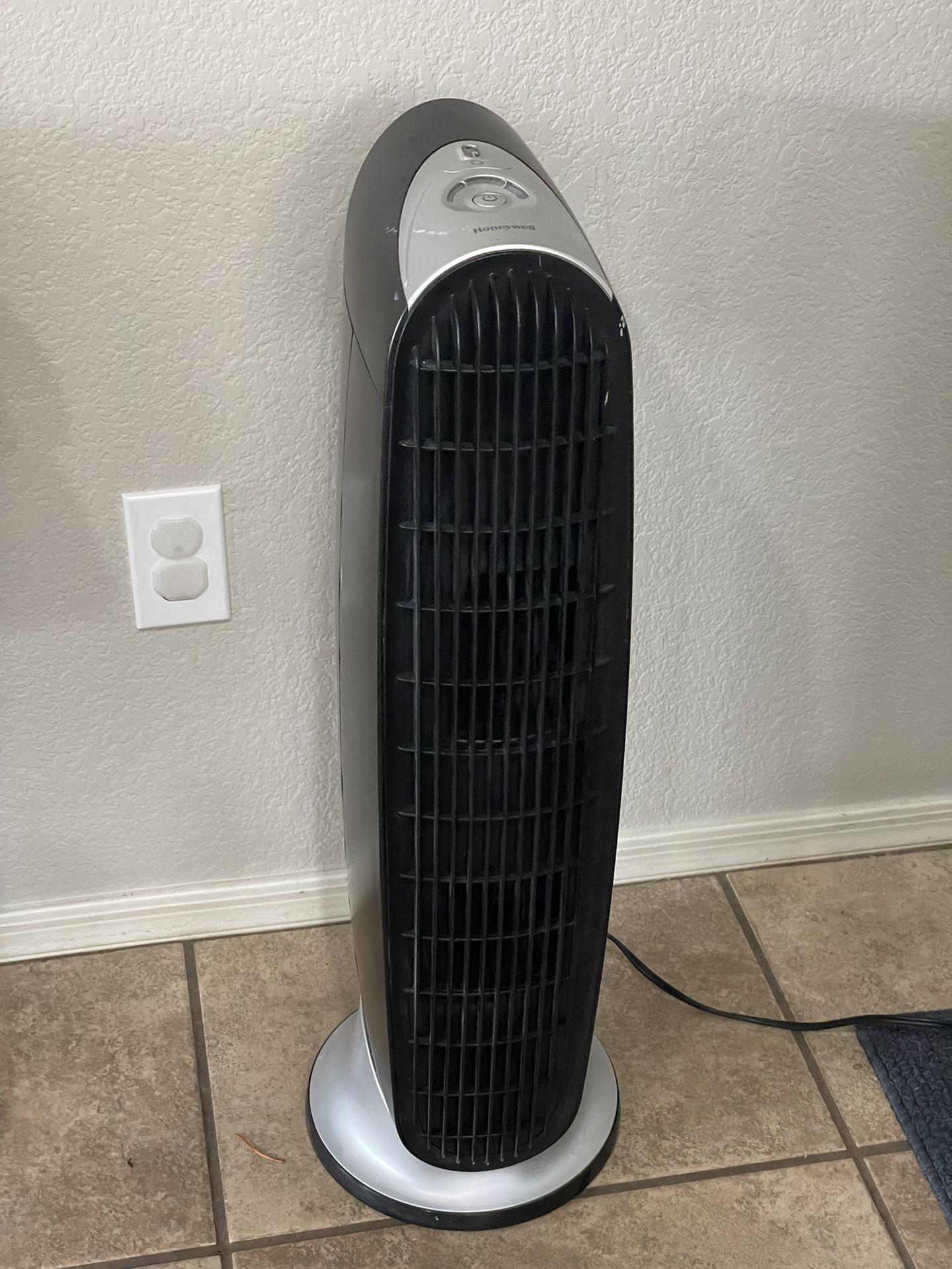 Honeywell HFD-120-Q QuietClean Oscillating Air Purifier with Permanent Washable Filters