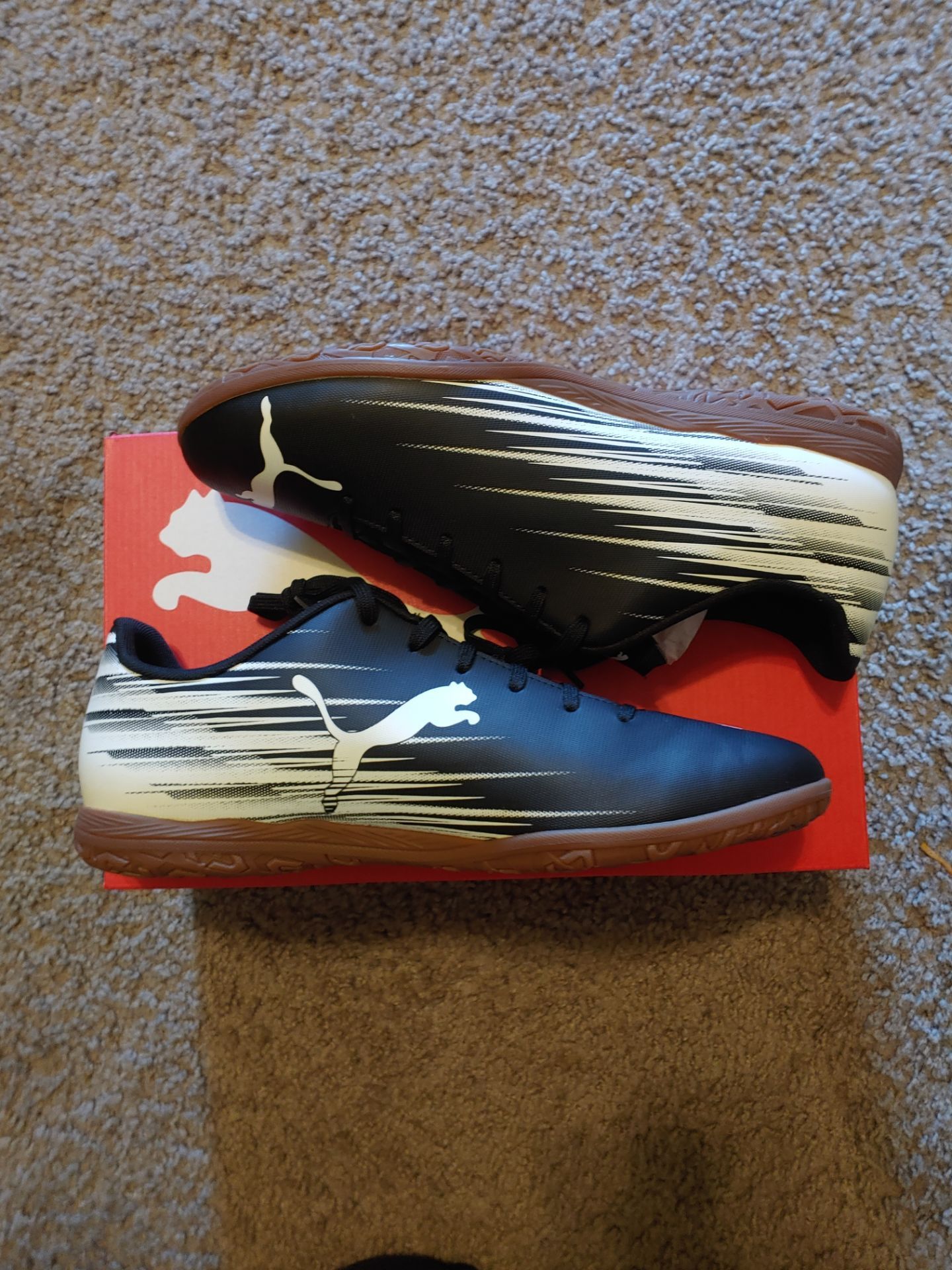 Puma Attacanto II Black/white/gum outsole Shoes - Soccer shoes size 11.5