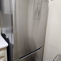 STAINLESS STEAL REFRIGERATOR 