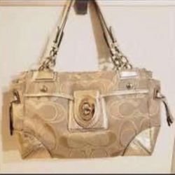 Very Nice Women Coach Purse Used Like New only $50
