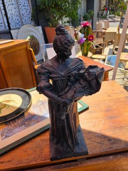 vintage sculpture of a mother with her child