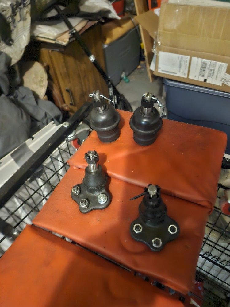 1999 Dodge Durango 5.9l Upper And Lower Ball Joints
