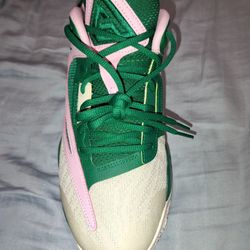 New Nike Giannis Immortality 3 Mens Size 11..5 Green/Pink Basketball Shoes 