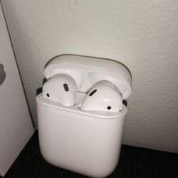 Never Used AirPods 2nd Generation Earbuds For iPhone MacBook Etc 