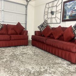 🌟 Beautiful, , Royal Red/ Burgundy, Ashley Furniture, Couch 🛋️ And Loveseat(FREE DELIVERY 🚚)