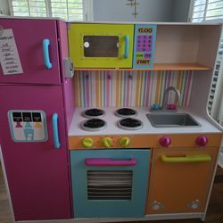 KidKraft Play Kitchen – Excellent Condition! 
