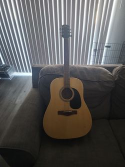 Acoustic Guitar Natural Finish