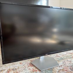 Dell 32” QHD Monitor (S3219D) – Excellent Condition