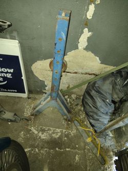 Frame pulling post body shop