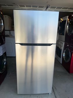 Insignia Top-Freezer Refrigerator Stainless Steel