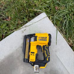 ATOMIC 20V MAX Lithium Ion Cordless 23 Gauge Pin Nailer Tool Only