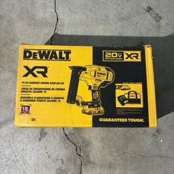 DEWALT 20V MAX XR 18-Gauge Narrow Crown Stapler Kit
