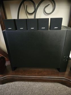 Bose 5.1 home speaker set in wallmounts