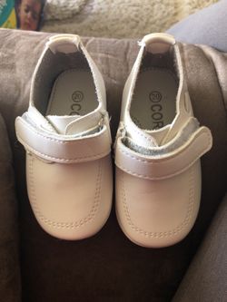 Toddler white leather shoes size 5