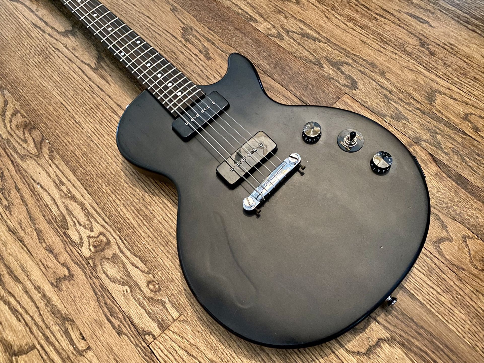 Epiphone Les Paul Special P90 Guitar Worn Black New Strings And Set Up