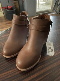 Girl shoe/brown Boot Size 4