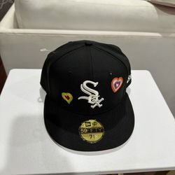 Brand New White Sox Black Fitted Hat MLB Chain Hearts On Hat, Size 7 1/4