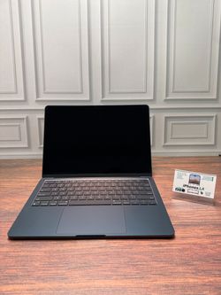 MacBook Air M2 (13-inch, 2022) 8GB RAM 256GB Storage Good Condition