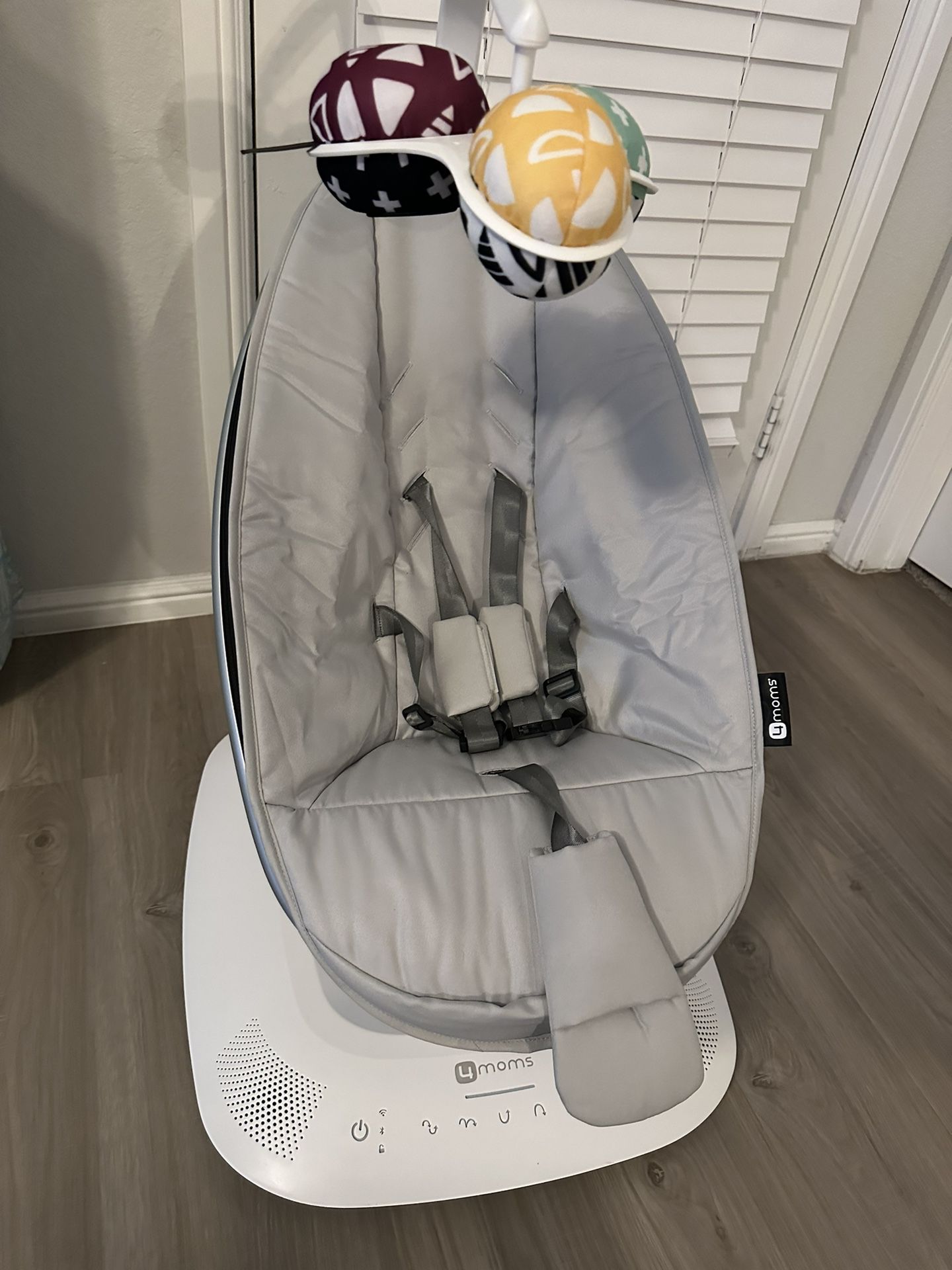 4moms MamaRoo Multi-Motion Baby Swing , Bluetooth Enabled With Unique Motions, Grey