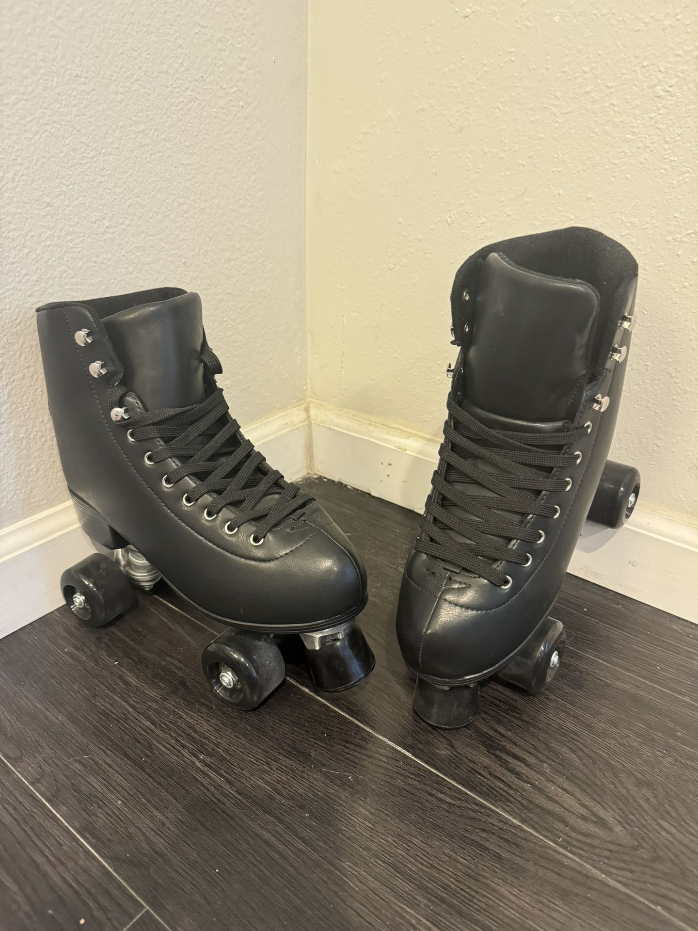 YOKI All Black Roller Skates, US Women’s 9