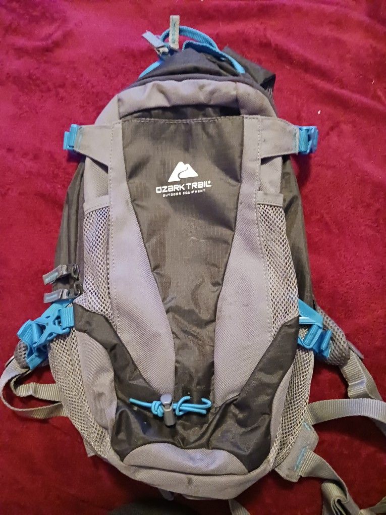 2L Ozark trail hydration backpack
