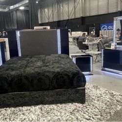 Stunning 5-Piece Bedroom On sale! Lowest Price Guarenteed  