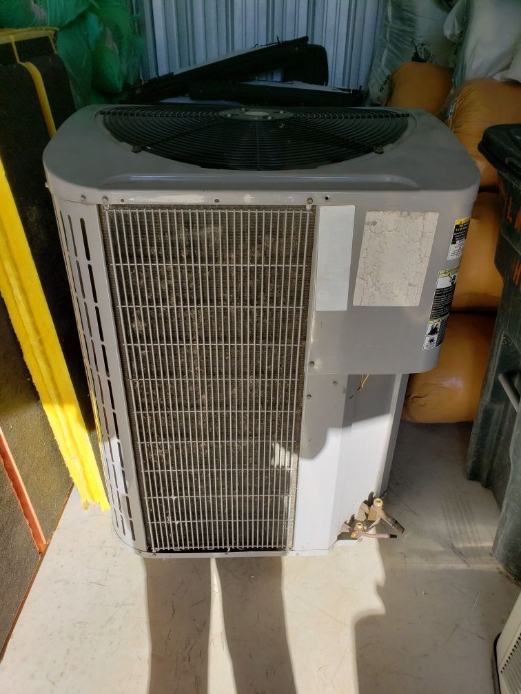 Carrier 2.5 ton AC air conditioner