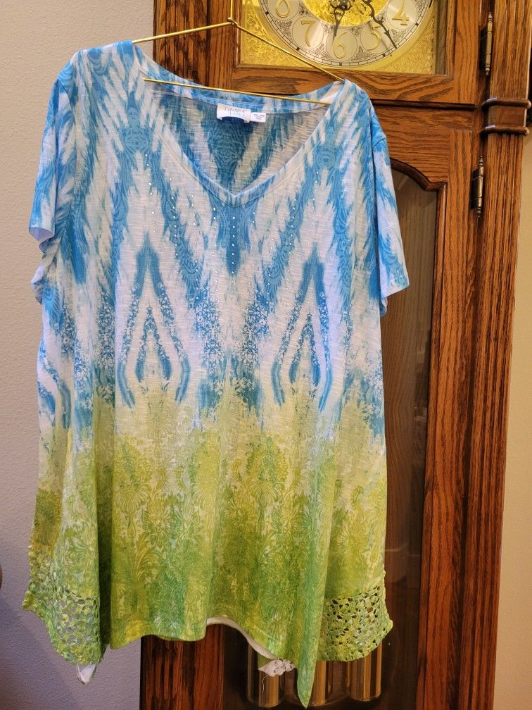 Very Cute Top W/ "Lacy" Sides On Bottom And Some Bling!   2X