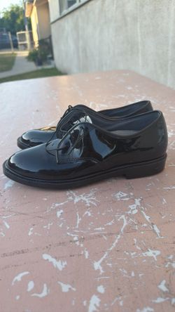 Dress shoe
