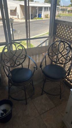 Set of 2 Metal Swivel Bar Stools
