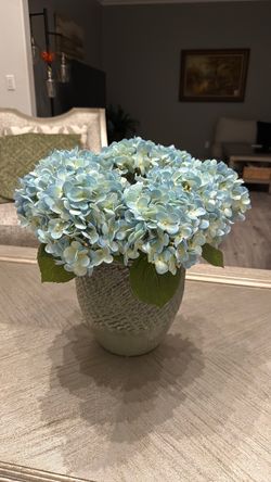 Artificial Light Blue Hydrangea Flower Arrangement in Textured Ceramic Vase Home Decor