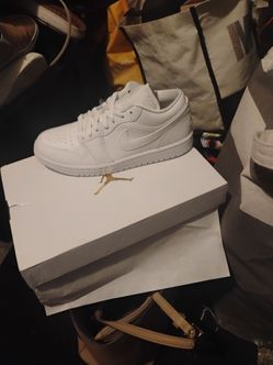 Woman's air Jordans all white size 7