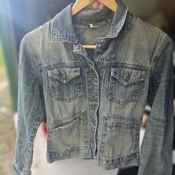 Women's Abercrombie & Fitch Distressed Blue Jean Jacket Size S     100% Cotton Denim Jacket