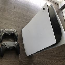 PS5 disc Version With 2 Controllers