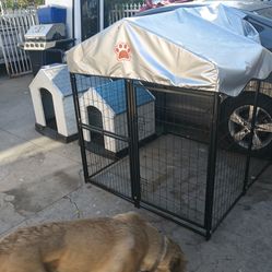 Vendo casas para perros y jaula por $180 todo