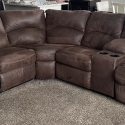 Tambo Canyon Brown Sectional -recliner on each end