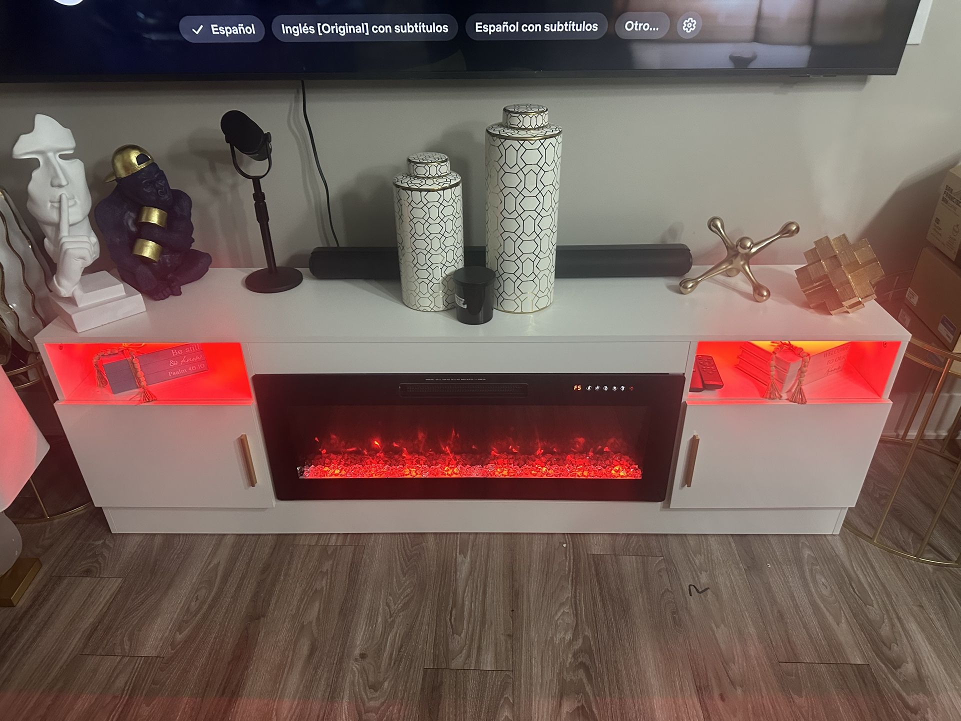 TV stand for 32” to 86”