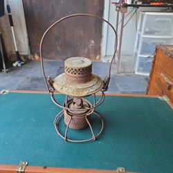 Handling Collectable St. Louis Kerosene Railroad Lamp
