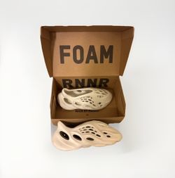 Yeezy Foam Runner – Size 7 (Sand)