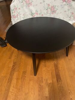 Nice modern Round Black Coffee Table with Tapered Legs