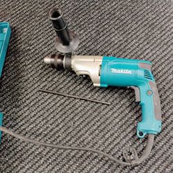 Heavy Duty Makita Hammer Drill HP2050 concrete/cement like new missing