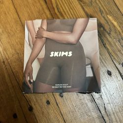 Skims Sculpt Mid Waist Mid Thigh Short Color Clay Size Small