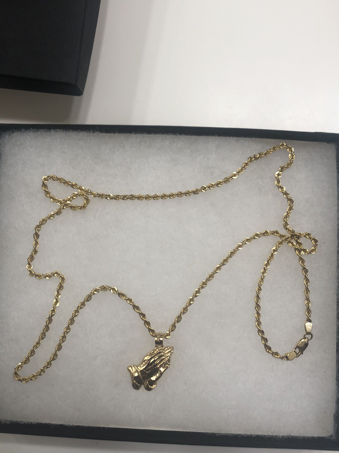 24inch 10k gold rope chain with praying hands pendant